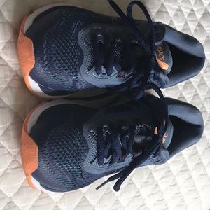 Oasics GT-2000 6 Athletic Running Shoes